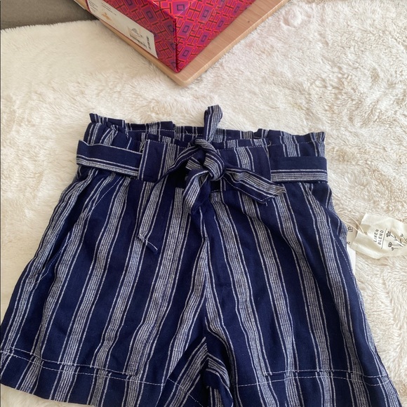 Tie waist shorts - Picture 4 of 5